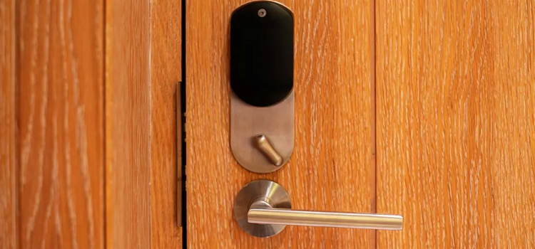 Automatic Locking Door Knob Cudahy